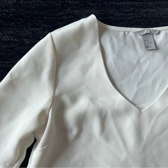 H&M Ruffle Bell Sleeve Blouse - Picture 5 of 8